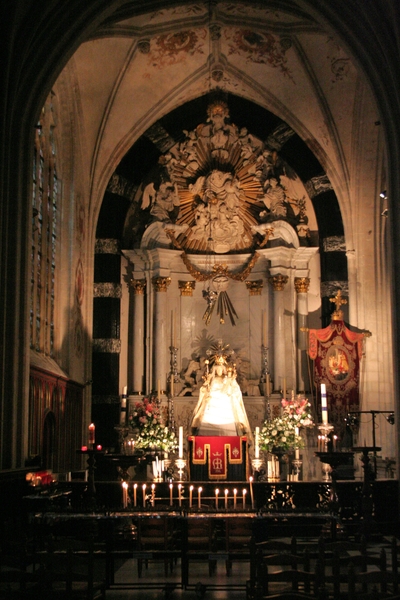 OLV kerk met Maria altaar