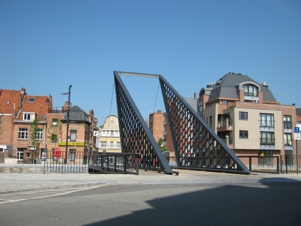 de nieuwe brug over de Dender