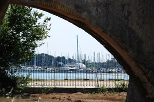 196 Kerkyra - wandeling Kontokali haven en ventiaanse ruines