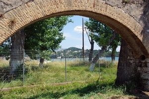 197 Kerkyra - wandeling Kontokali haven en ventiaanse ruines