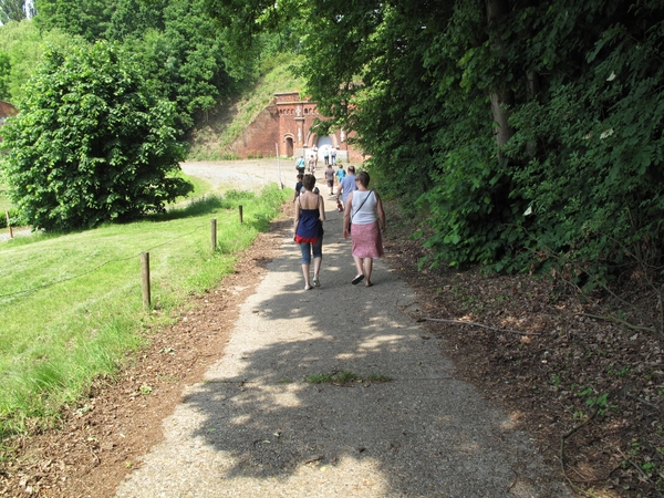 mooie dreef met twee fort girls