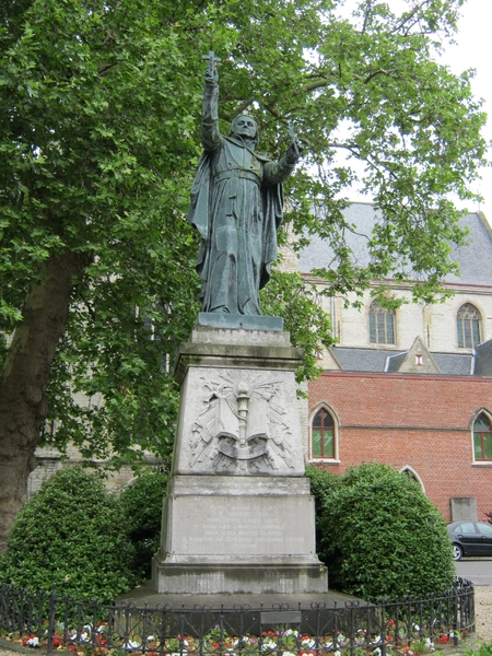 STANDBEELD VAN PETRUS JOHANNES DE SMET