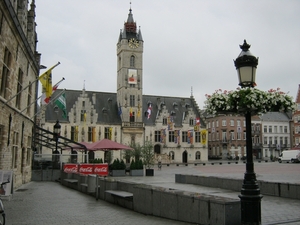 DE GROTE MARKT VAN DENDERMONDE