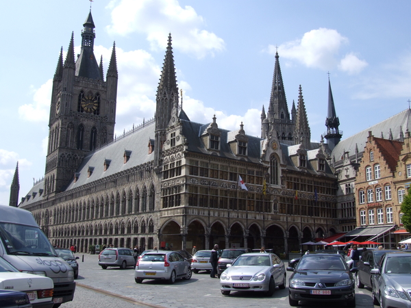 ( de prachtige en gezellige )Grote markt