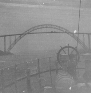 Op weg naar de Barentszee, Brug Tromso 1962