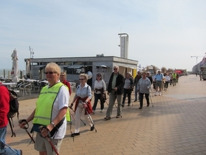 Blankenberge - stappen over de dijk