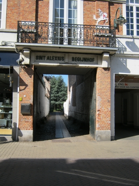INGANG VAN HET SINT-ALEXIUS BEGIJNHOF