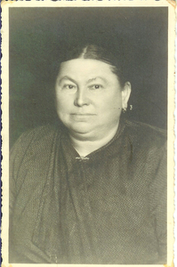 oma_ligtvoet1940_01