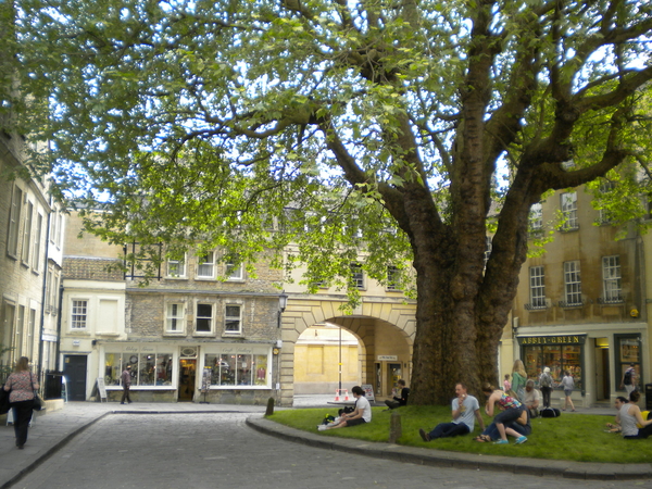 Even verpozen in Bath