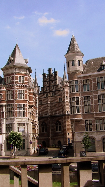 Midden achter = Vleeshuis