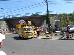 Le tour de France rijd door Leest 4-7-2010 010