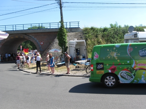 Le tour de France rijd door Leest 4-7-2010 041