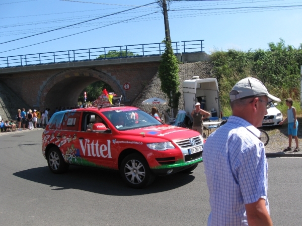 Le tour de France rijd door Leest 4-7-2010 060