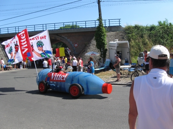 Le tour de France rijd door Leest 4-7-2010 061