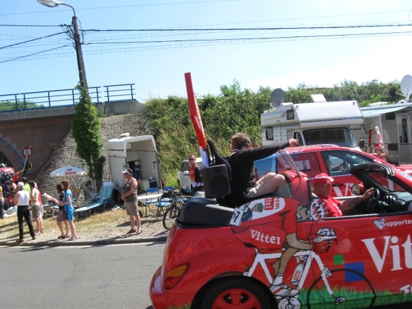 Le tour de France rijd door Leest 4-7-2010 065