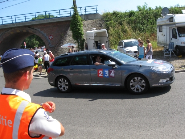 Le tour de France rijd door Leest 4-7-2010 094