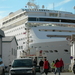 Ons schip in vergelijking met de gebouwen