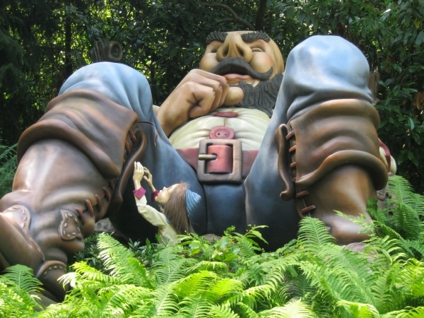 KLEIN DUIMPJE EN DE REUS