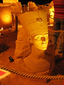 16 Nefertiti