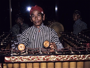 Gamelan speler