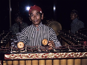 Gamelan speler