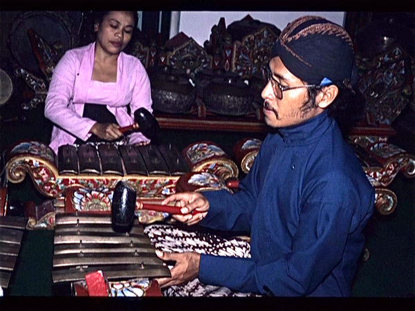 Gamelan speler