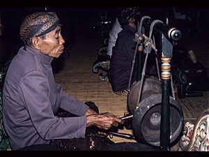 Gamelan speler