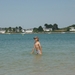 in het water