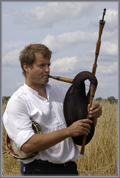 sized_sized_DSC11268a muzikant