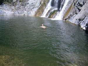 Livingstone mountains onderaan de waterval pat zwemt