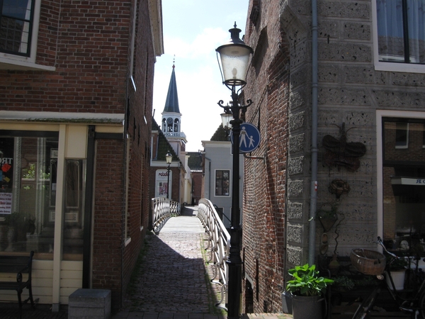 de Vrouwenbrug met zicht op de Nicolaikerk