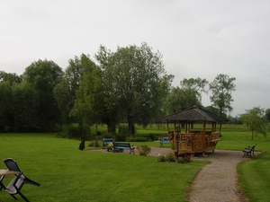 Les Saules Favières tuin