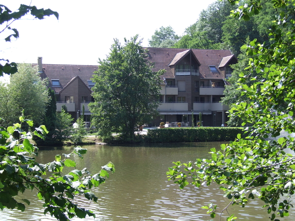 Ons verblijfshotel - LES RIVES *** -aan het meer gelegen