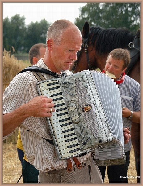 sized_sized_DSC23023a op het veld