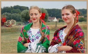 sized_sized_DSC23055a parade folkloregroepen