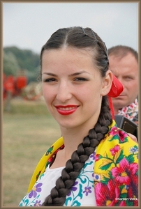 sized_sized_DSC23057a parade folkloregroepen