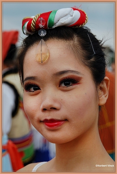 sized_sized_DSC23062a parade folkloregroepen