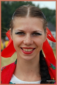 sized_sized_DSC23063a parade folkloregroepen