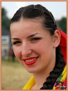 sized_sized_DSC23064a parade folkloregroepen