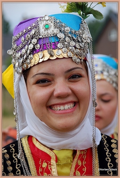 sized_sized_DSC23102a parade