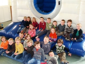 springkasteel in de school 3