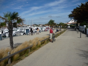 fietsen langs de rivier