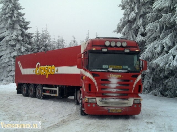 scania in de sneeuw