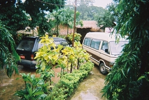 F1000027