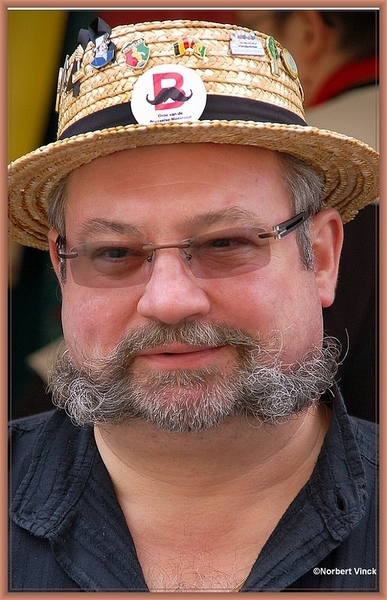 sized_sized_DSC23301a orde van de brusselse moestasje