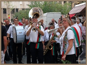 sized_sized_DSC23440a ambiance met de fanfare