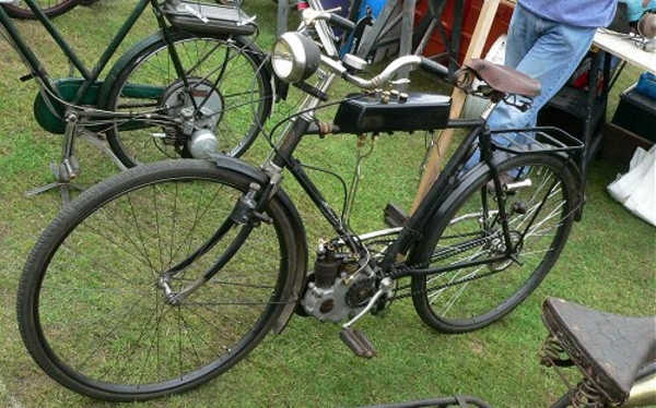 Gnom hulpmoter op een Torpedo Fiets