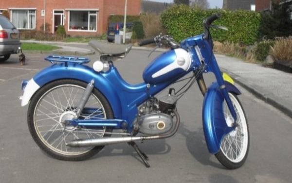 Tyfoon met HMW motor 1956