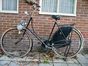 Le Poulain 1946 op een Pon fiets