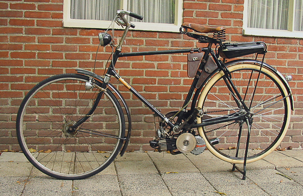 Mosquito 1951 op een Phoenix fiets